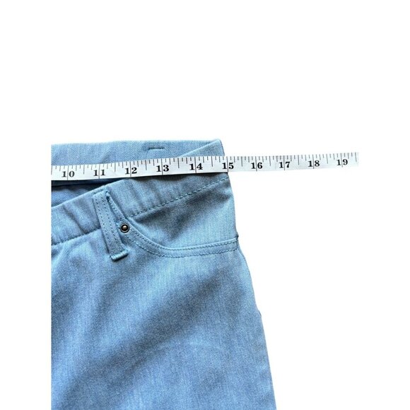 Time & Tru Women's Light Denim Capris - Picture 5 of 7